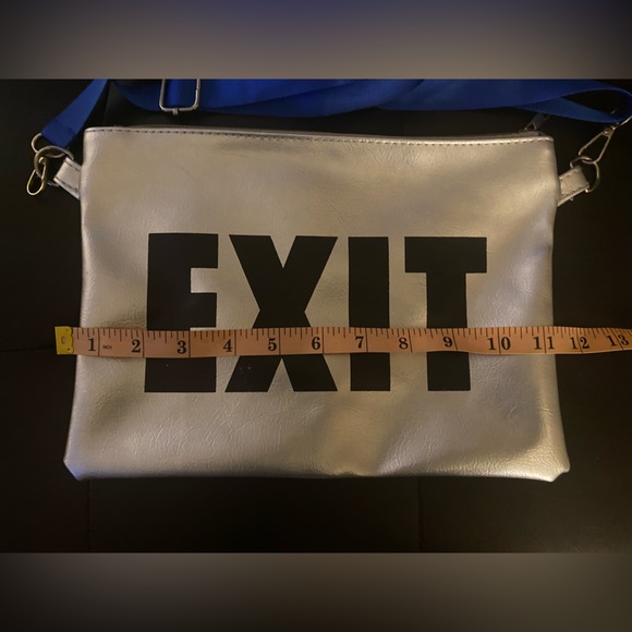 Stylist statement bag with detachable blue strap - Picture 3 of 6